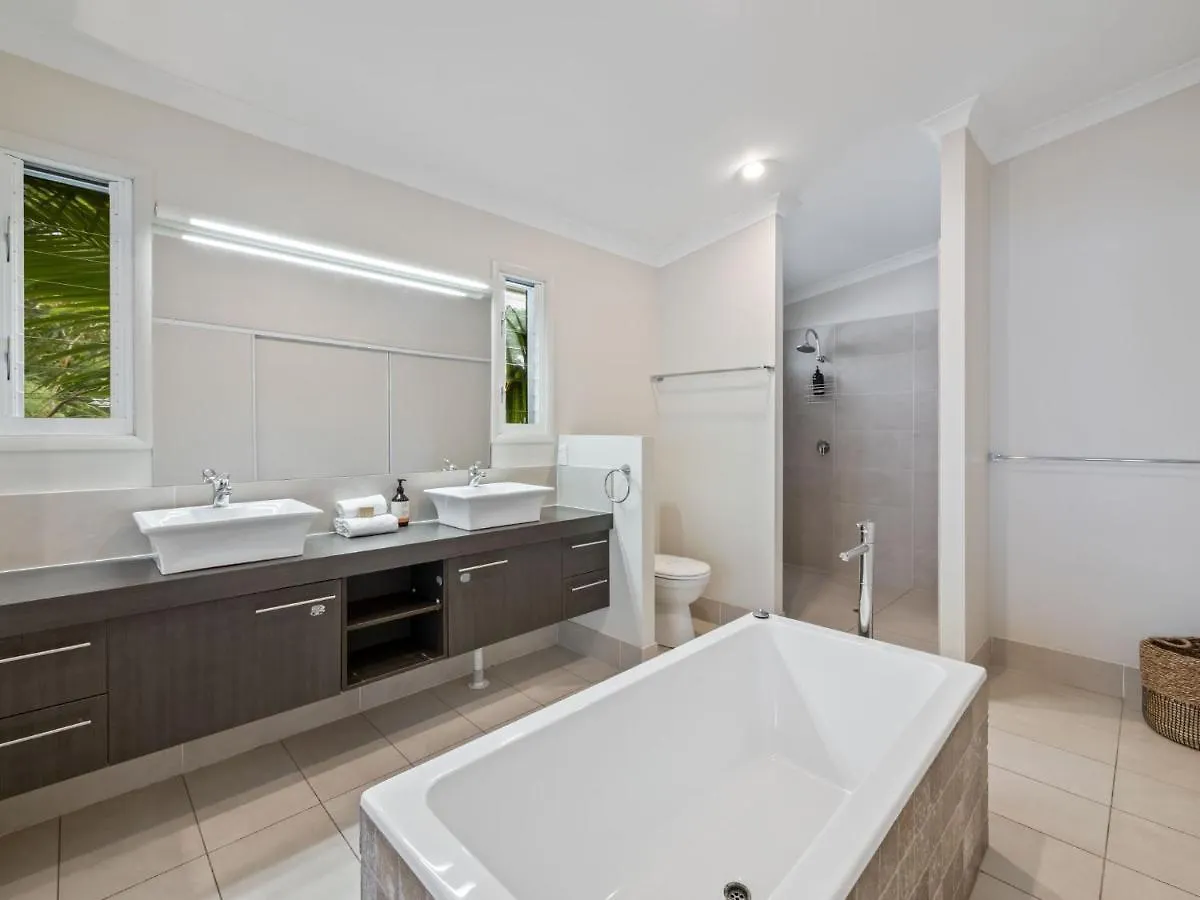 Banksia Beach House Point Lookout Holiday home